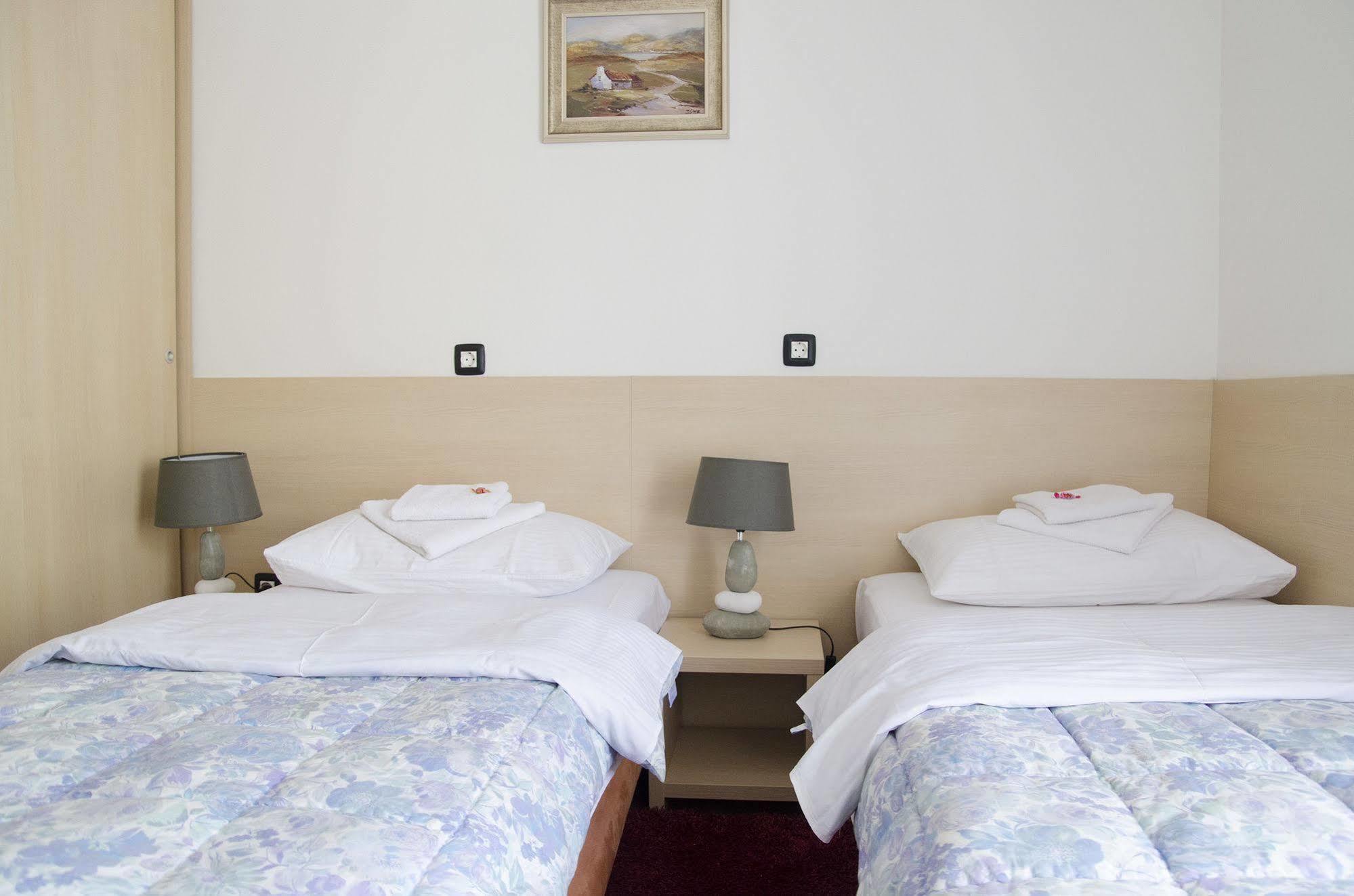 Hotel Viv Trebinje Bagian luar foto