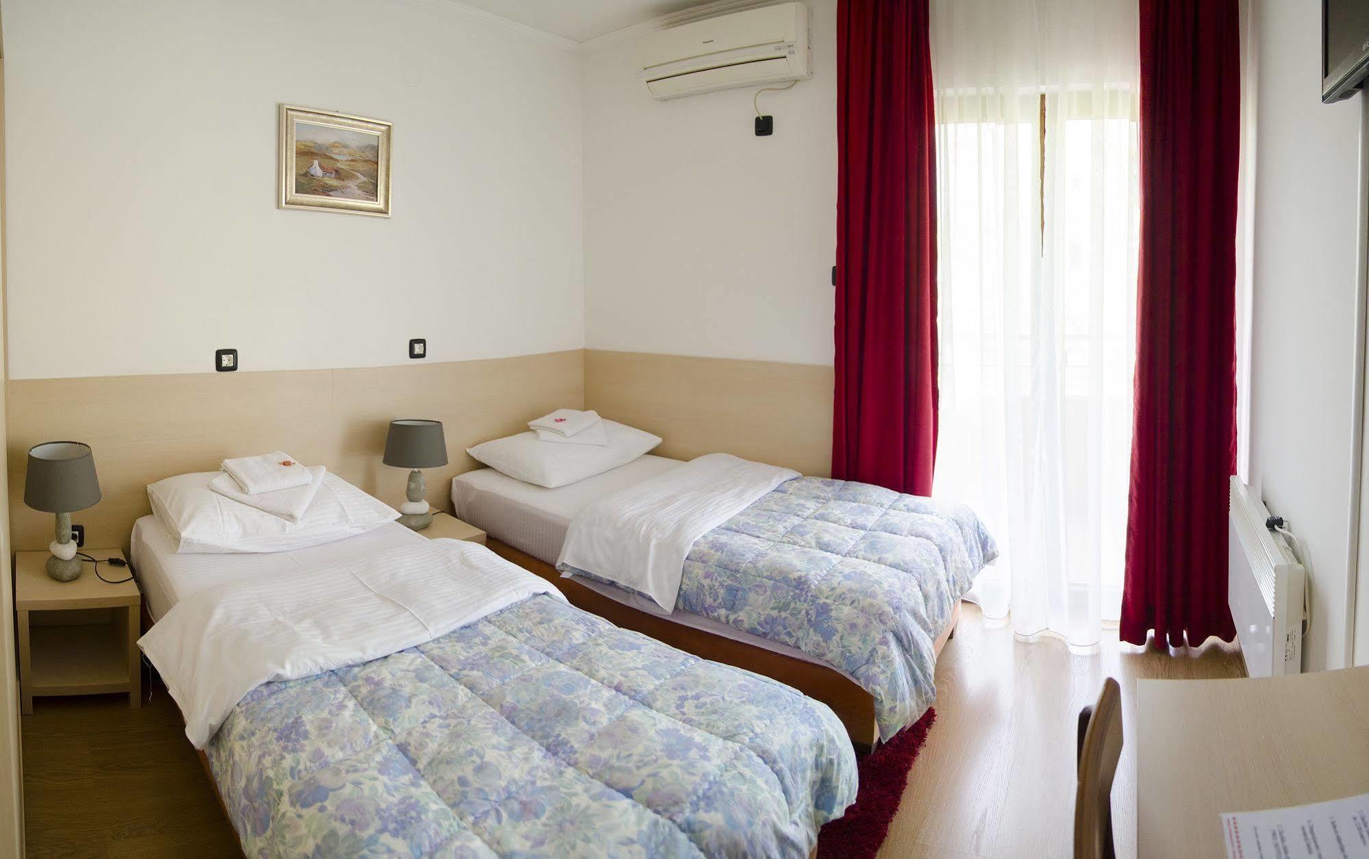 Hotel Viv Trebinje Bagian luar foto